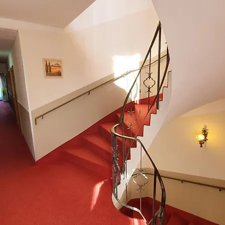 ゲストハウス Gaestehaus Baerwald 3*