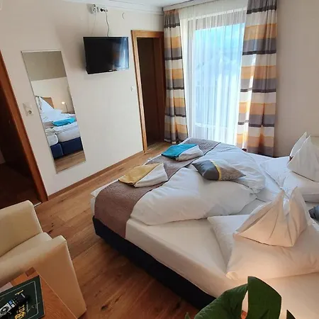 Konukevi Gaestehaus Baerwald 3*