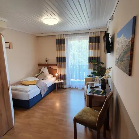 בית הארחה Gaestehaus Baerwald 3*