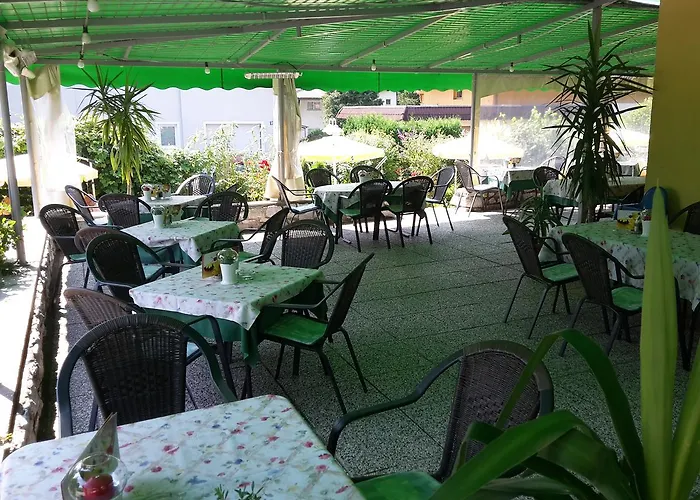 בית הארחה Gaestehaus Baerwald 3*